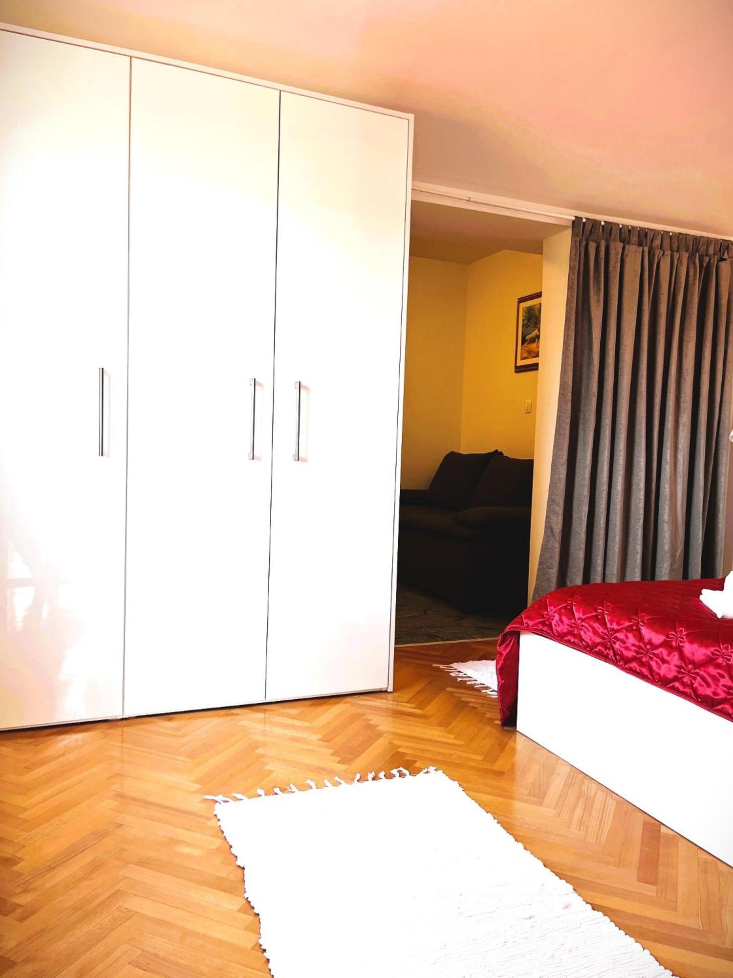 Apartment And Rooms Milak Rab Town Exterior photo